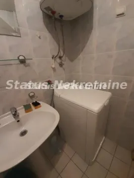 Kupatilo sa umivaonikom, bojlerom i veš mašinom. - image 9