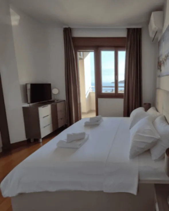 Rent, three bedroom apartment, 120m², Bečići, Budva