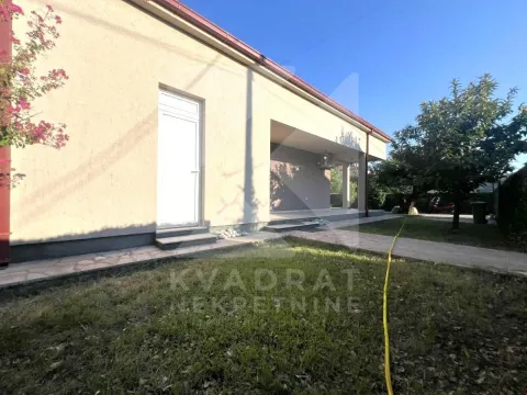 Prodaja, kuća, 200m², Tološi, Podgorica - image 28