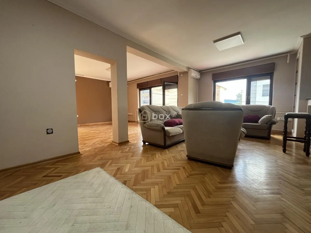 Izdavanje, trosoban stan, 121m², Pantelej, Niš