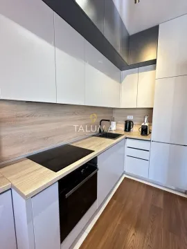 Moderna kuhinja sa ugrađenim elementima i tehnikom. - image 3