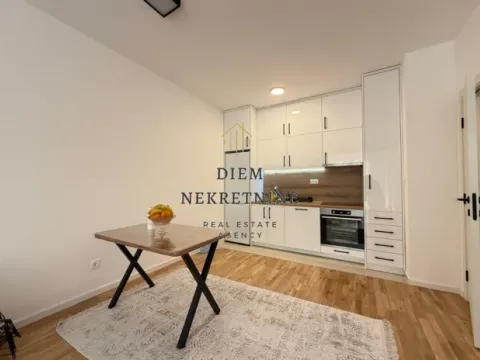 Izdavanje, dvosoban stan, 70m², Stari Aerodrom, Podgorica - image 1