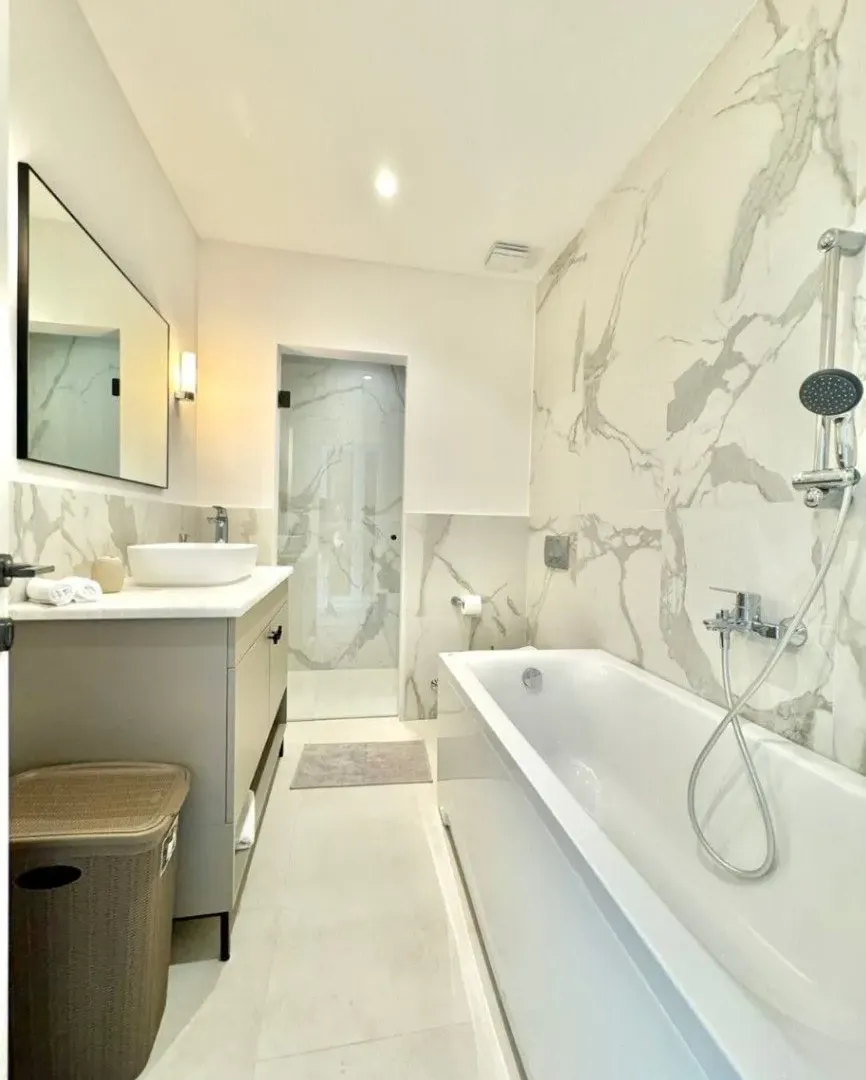 Izdavanje, kuća, 350m², Pržno, Budva