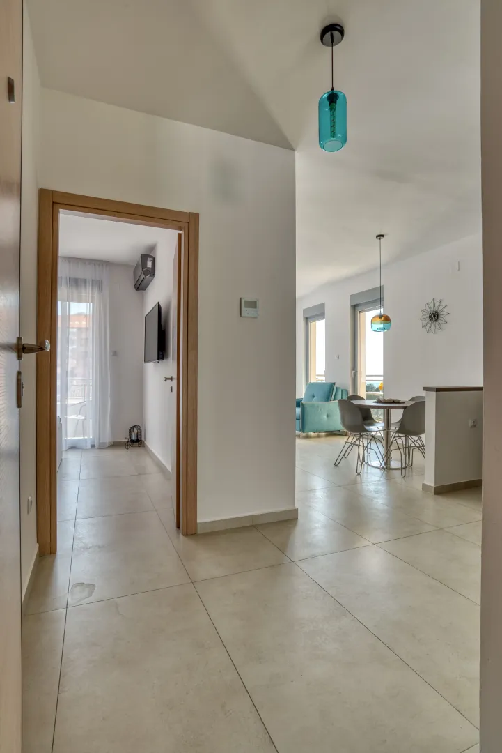 Izdavanje, jednosoban stan, 54m², Bečići, Budva