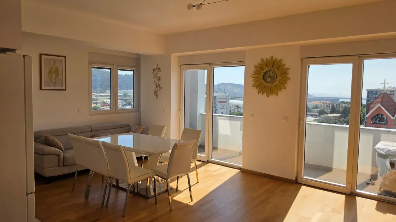 Prodaja, jednosoban stan, 57m², Centar, Bar