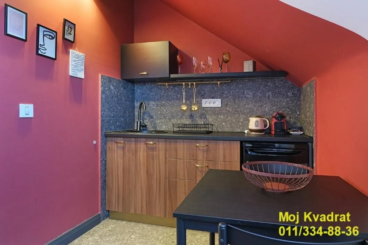 Prodaja, četvorosoban stan, 109m², Zemun Centar, Zemun Sve Podlokacije