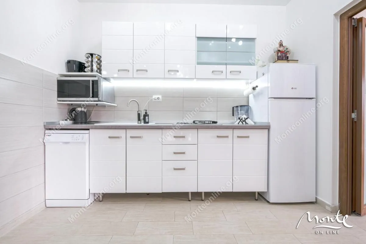 Prodaja, dvosoban stan, 77m², Tivat, Crna Gora