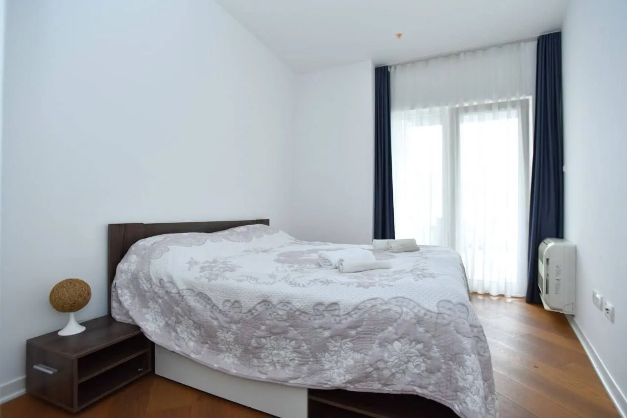 Rent, one bedroom apartment, 64m², Tre Canne, Budva