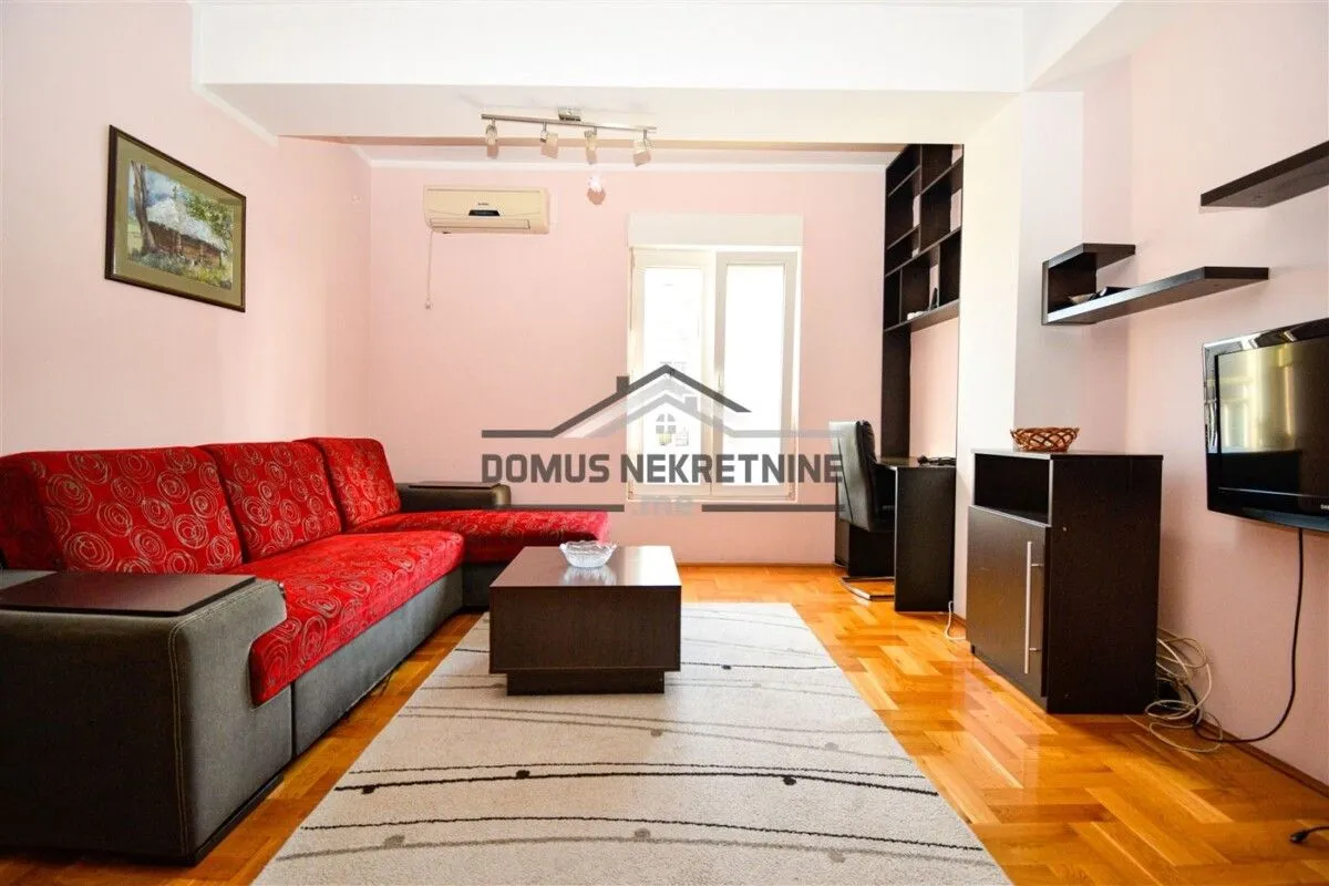 Izdavanje, jednosoban stan, 42m², Blok 6, Podgorica