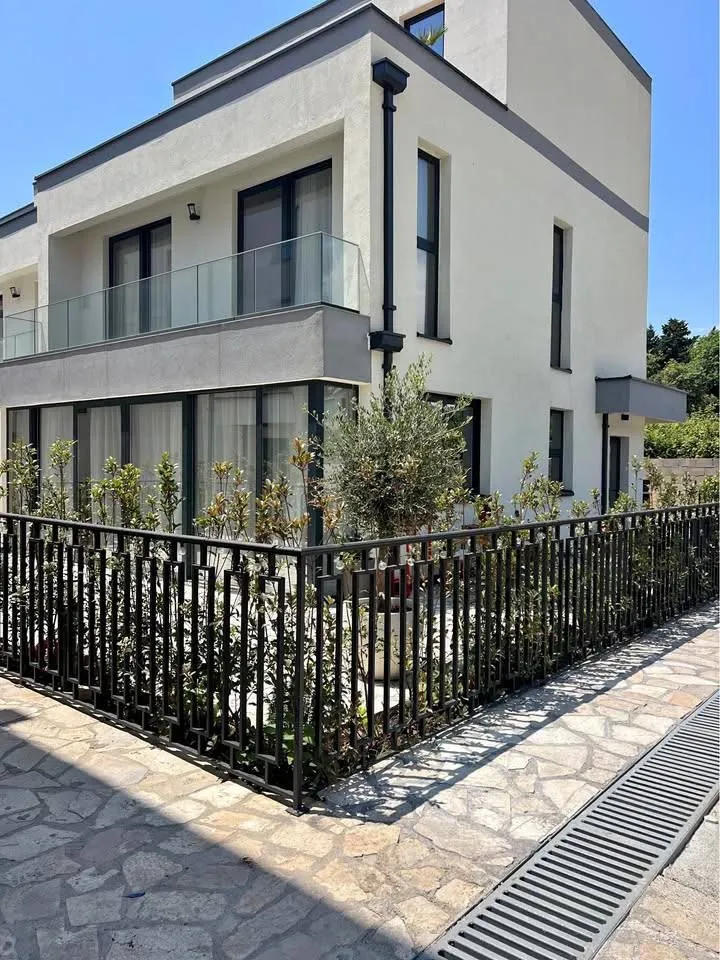 Prodaja, dvosoban stan, 167m², Lastva Grbaljska, Kotor