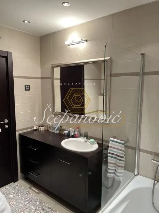 Prodaja, trosoban stan, 67m², Centar, Novi Sad