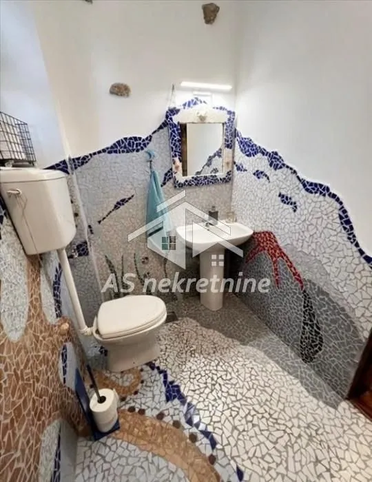 Izdavanje, kuća, 367m², Jajinci, Voždovac Sve Podlokacije