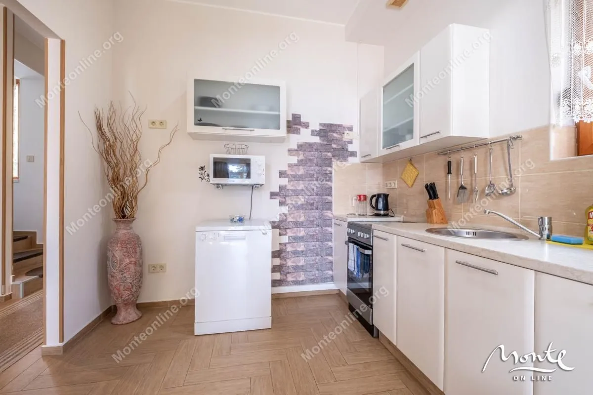 Prodaja, dvosoban stan, 105m², Orahovac, Kotor