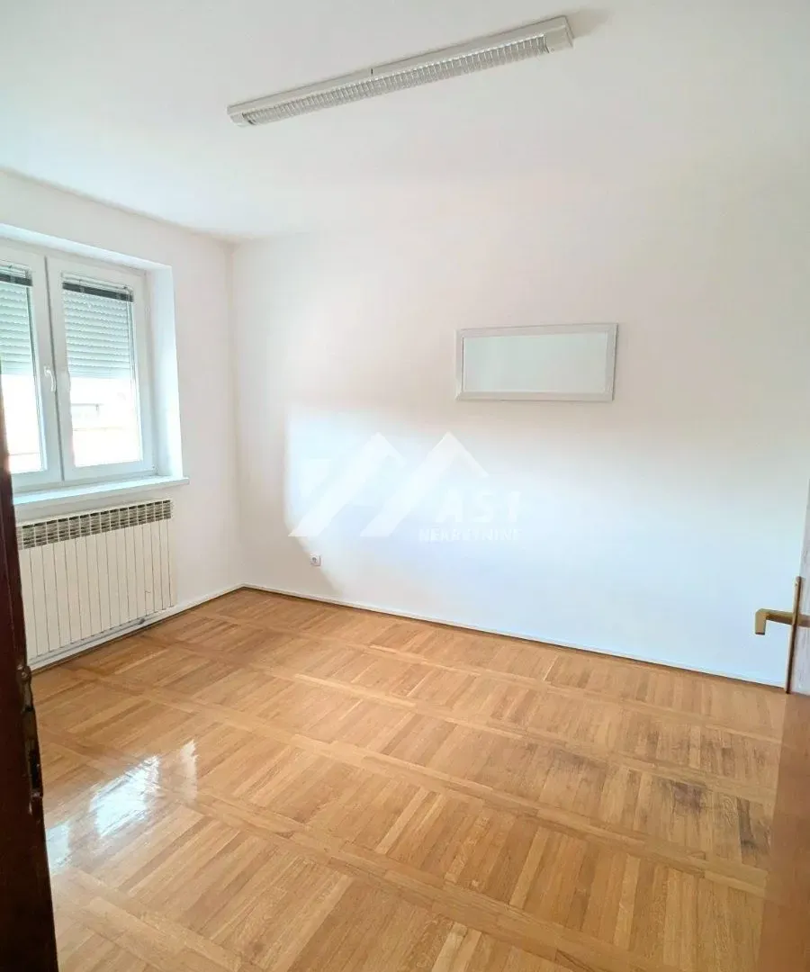 Izdavanje, kuća, 215m², Salajka, Novi Sad Sve Podlokacije