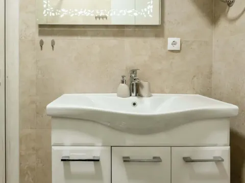 Izdavanje, trosoban stan, 120m², Mrčevac, Tivat - image 16