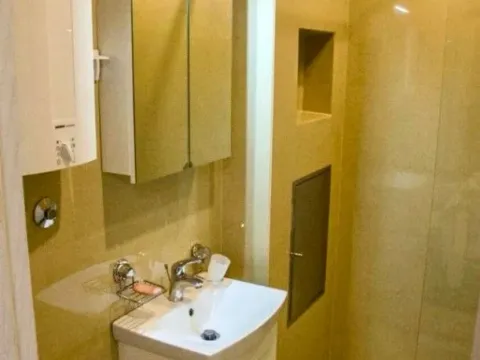 Izdavanje, jednosoban stan, 45m², Centar, Podgorica - image 8