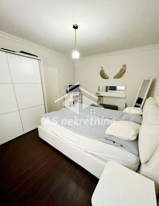 Izdavanje, dvosoban stan, 64m², Savski Venac, Beograd