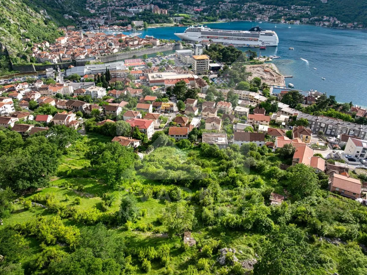 Prodaja, plac, 1700m², Dobrota, Kotor