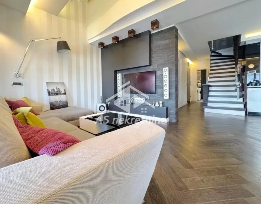Prodaja, četvorosoban stan, 117m², Vračar Sve Podlokacije, Beograd