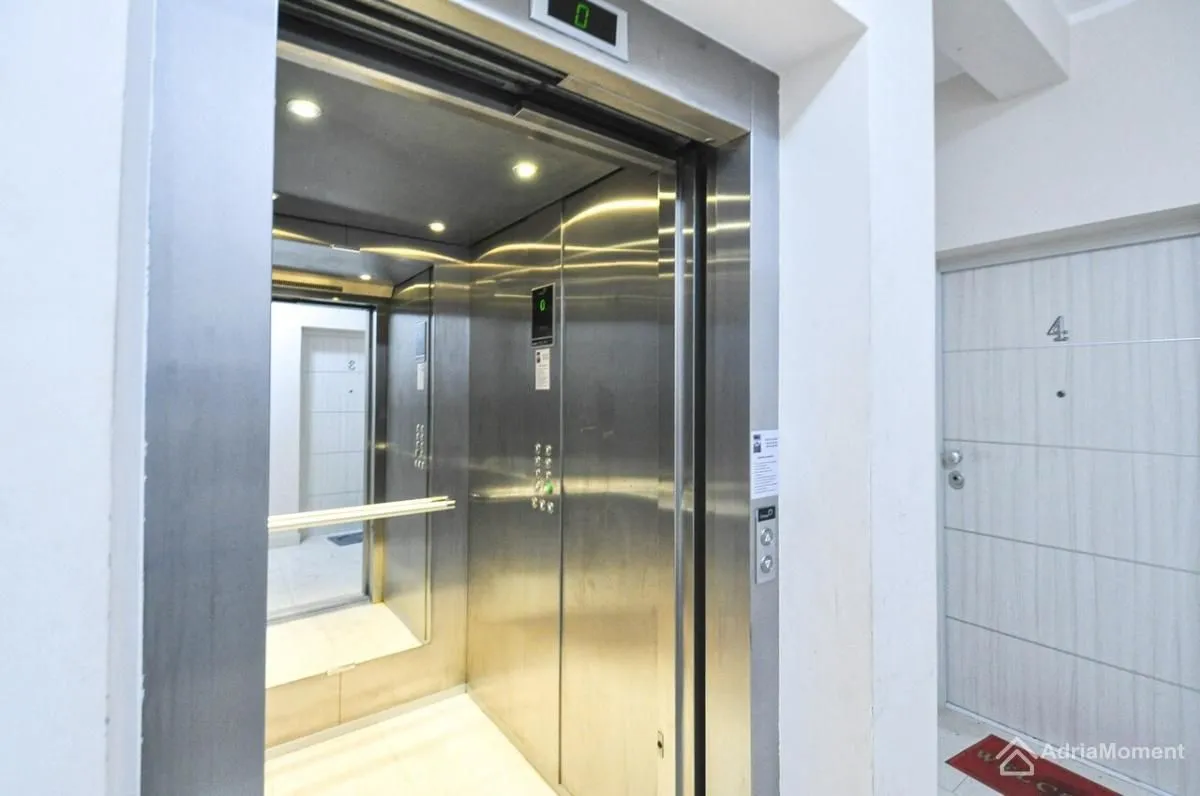 Prodaja, dvosoban stan, 115m², Bečići, Budva