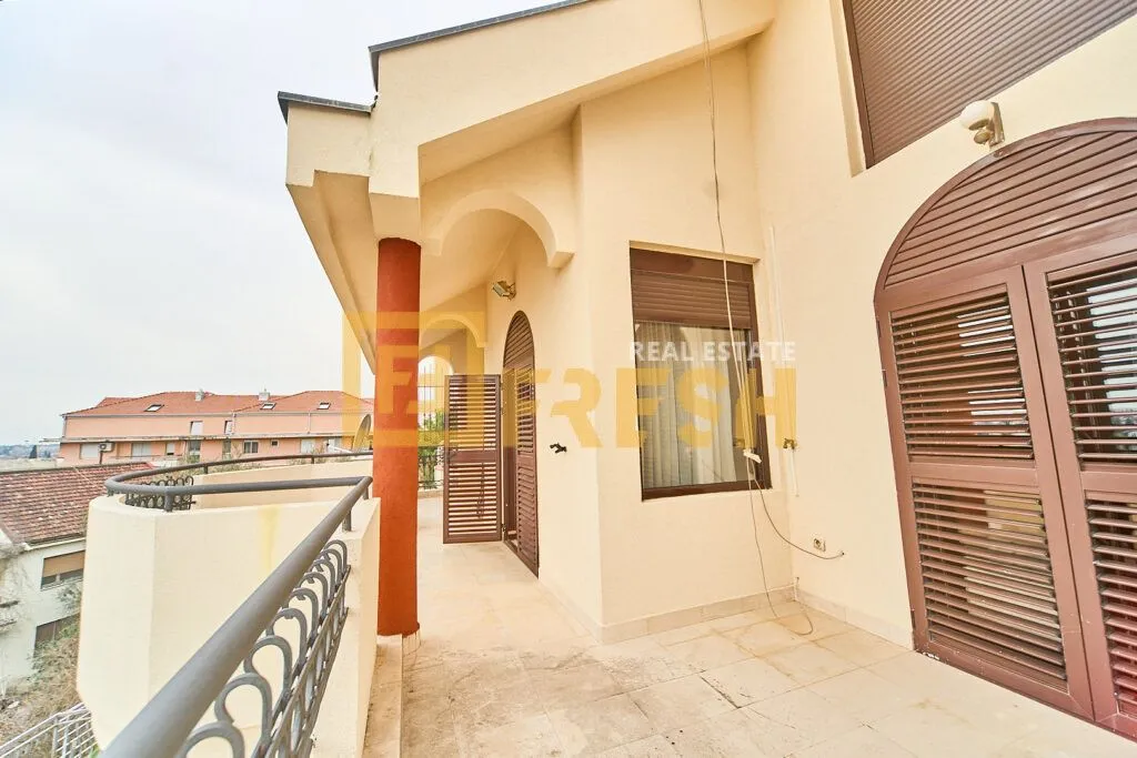 Izdavanje, kuća, 280m², Gorica C, Podgorica