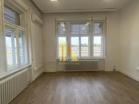 Poslovni prostor in Kej