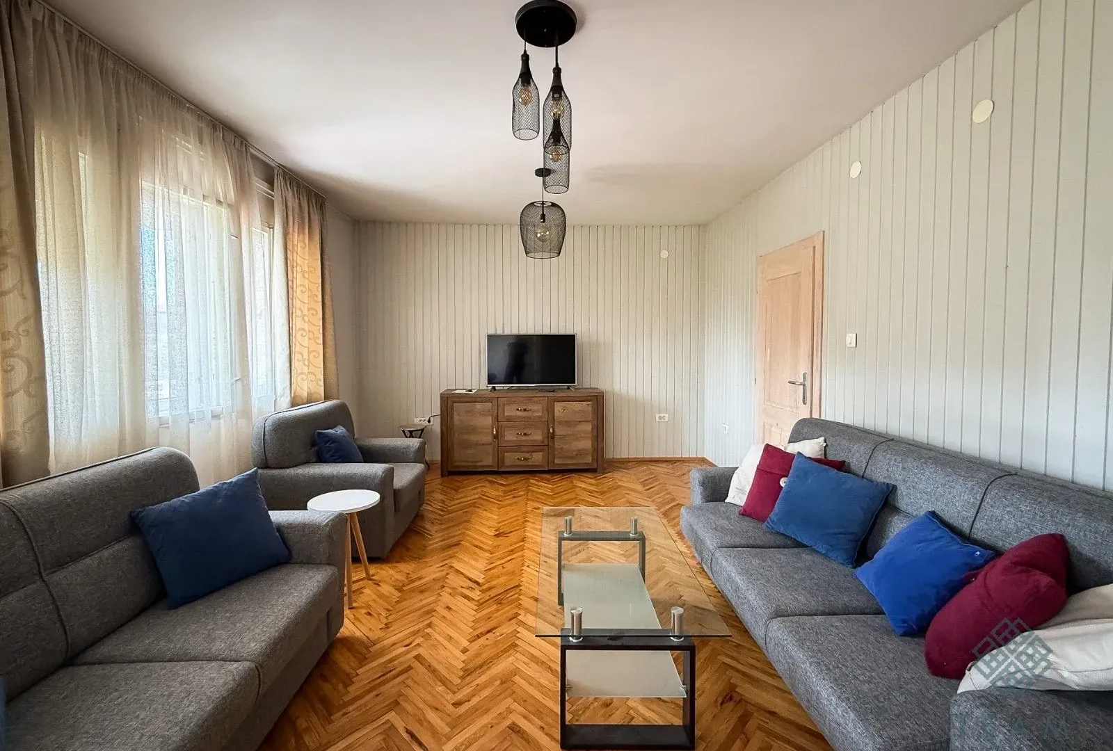 Izdavanje, dvosoban stan, 106m², Stari Aerodrom, Podgorica