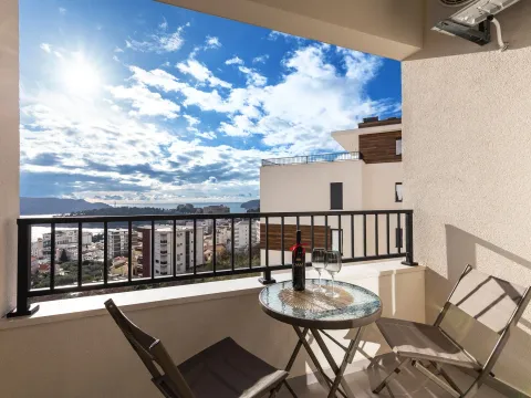 Rent, one bedroom apartment, 42m², Bečići, Budva - image 14