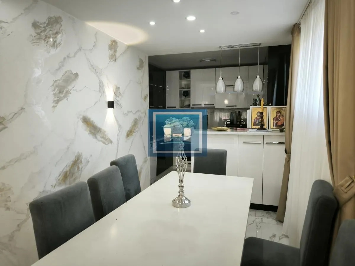 Prodaja, kuća, 528m², Centar, Ćuprija