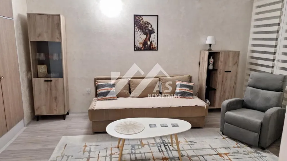 Izdavanje, dvosoban stan, 43m², Bulevar Oslobodjenja, Novi Sad Sve Podlokacije