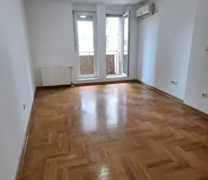 Izdavanje, dvosoban stan, 41m², Centar, Novi Sad - image 2