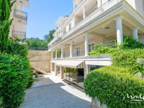 Sale, three bedroom apartment, 166m², Đenovići, Herceg Novi - image 38