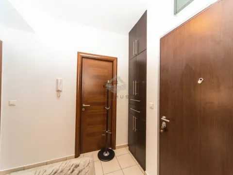 Izdavanje, jednosoban stan, 53m², City Kvart, Podgorica - image 10
