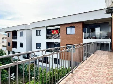 Izdavanje, dvosoban stan, 70m², Stari Aerodrom, Podgorica - image 8