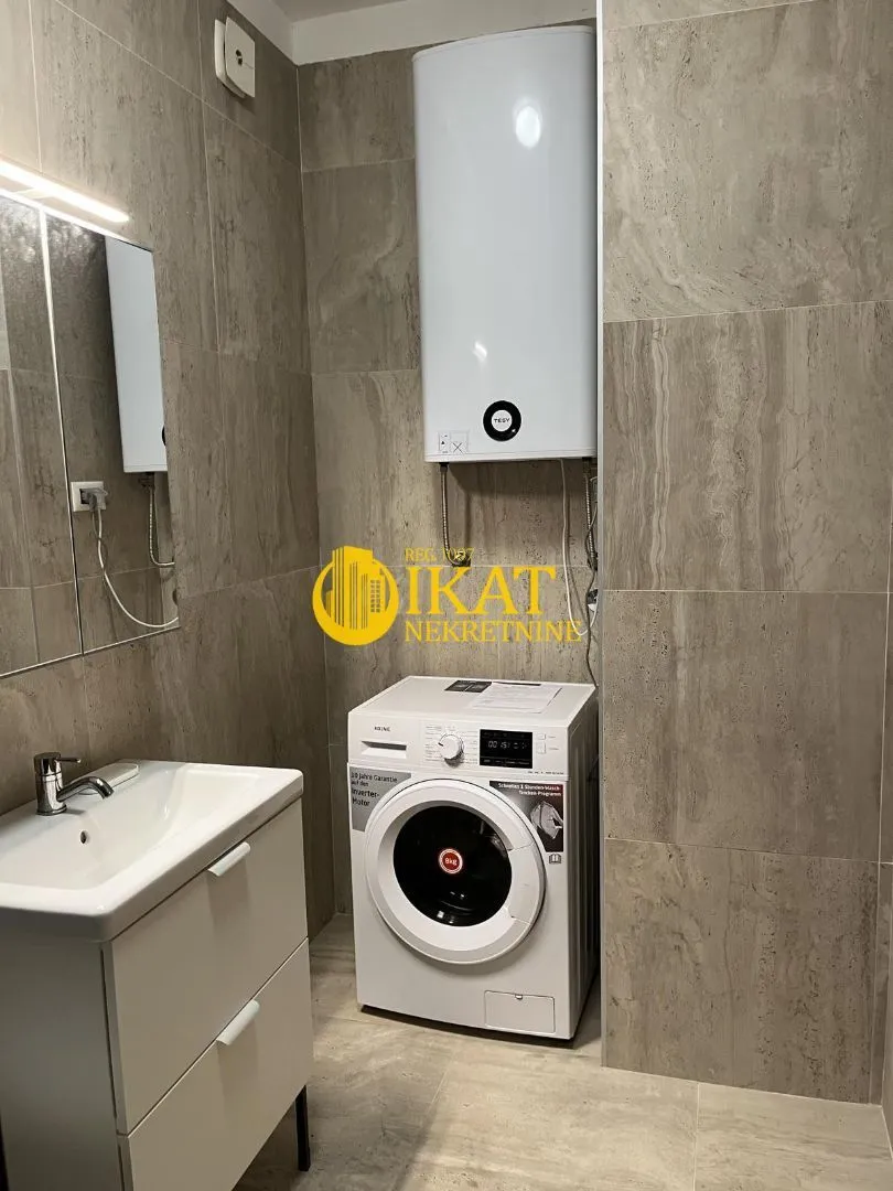 Izdavanje, dvosoban stan, 64m², Zemun Gornji Grad, Zemun Sve Podlokacije