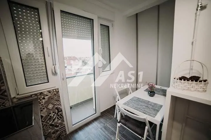 Izdavanje, dvosoban stan, 50m², Centar, Novi Sad