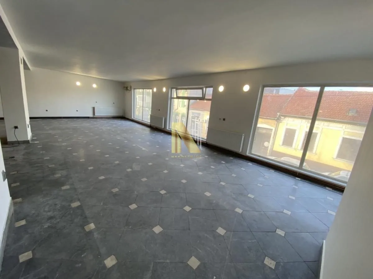 Rent, office space, 220m², Socijalno, Novi Sad Sve Podlokacije