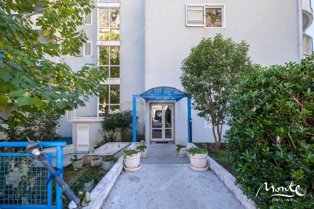 Prodaja, dvosoban stan, 48m², Dobrota, Kotor
