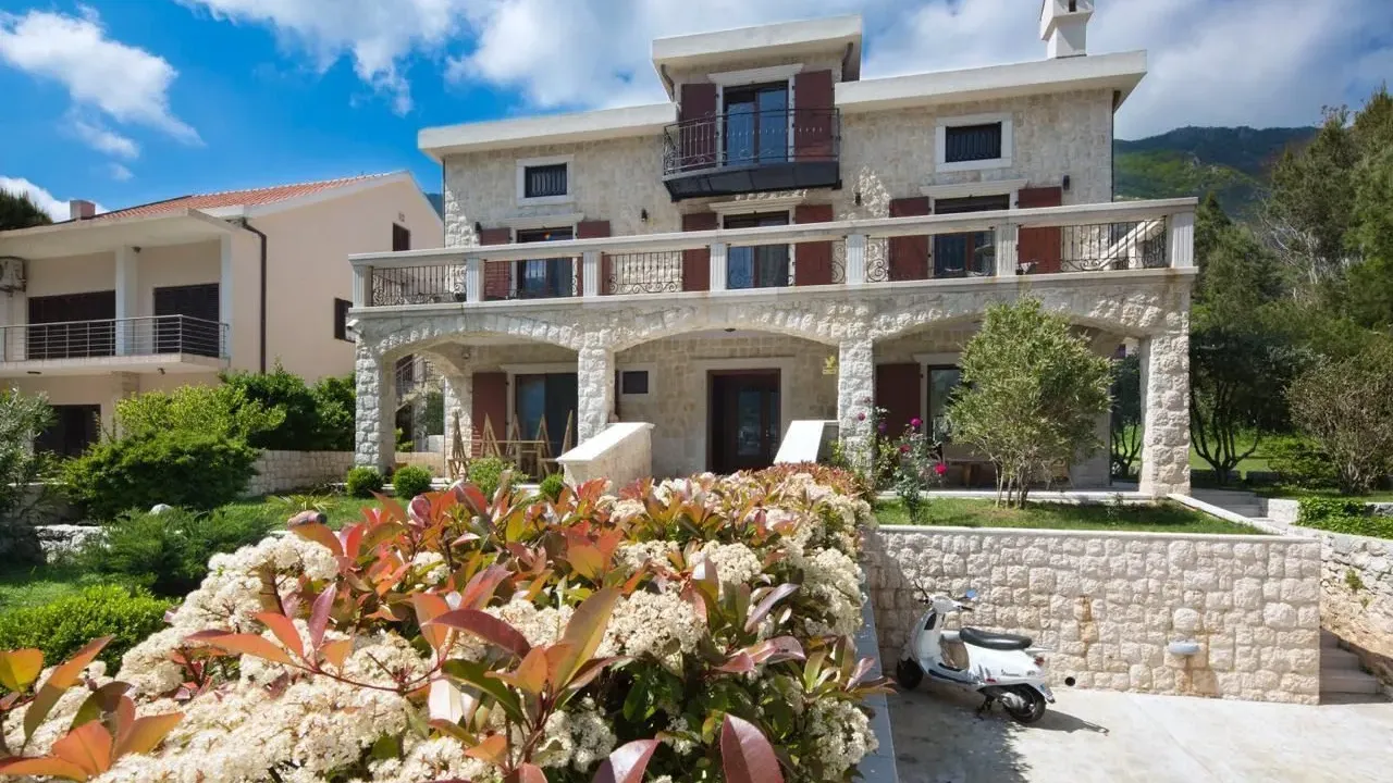 Prodaja, kuća, 690m², Prčanj, Kotor