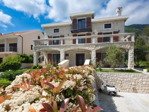 Sale, house, 690m², Prčanj, Kotor