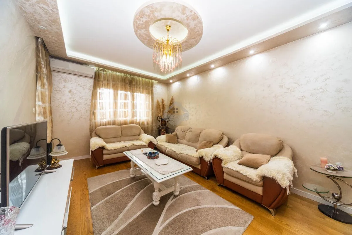 Izdavanje, jednosoban stan, 49m², Central Point, Podgorica