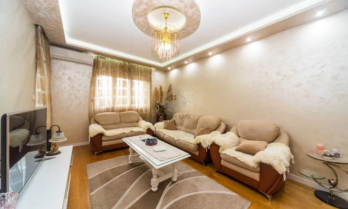 Izdavanje, jednosoban stan, 49m², Central Point, Podgorica