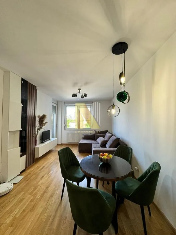 Izdavanje, dvosoban stan, 45m², Novi Sad, Srbija