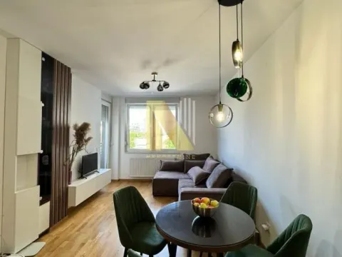 Izdavanje, dvosoban stan, 45m², Novi Sad, Srbija - image 1