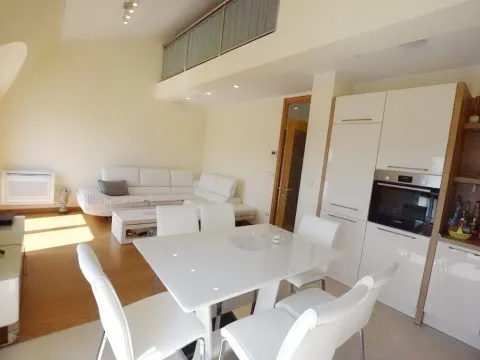 Izdavanje, trosoban stan, 106m², Tivat, Crna Gora - image 4