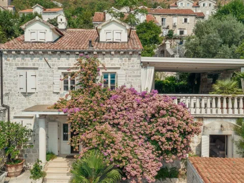 Izdavanje, kuća, 382m², Perast, Kotor - image 7