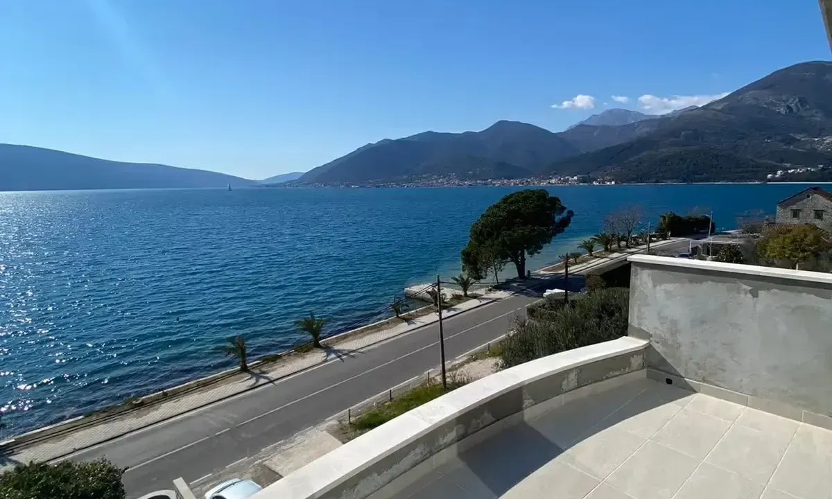 Izdavanje, stan, 80m², Tivat, Crna Gora