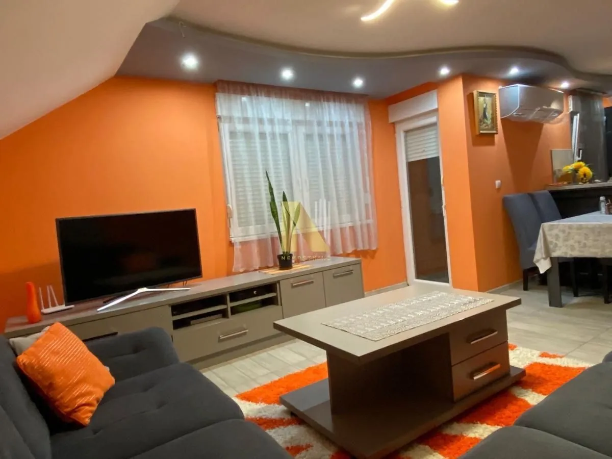 Prodaja, kuća, 272m², Kać, Novi Sad Sve Podlokacije