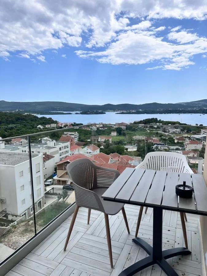Prodaja, dvosoban stan, 68m², Tivat, Crna Gora