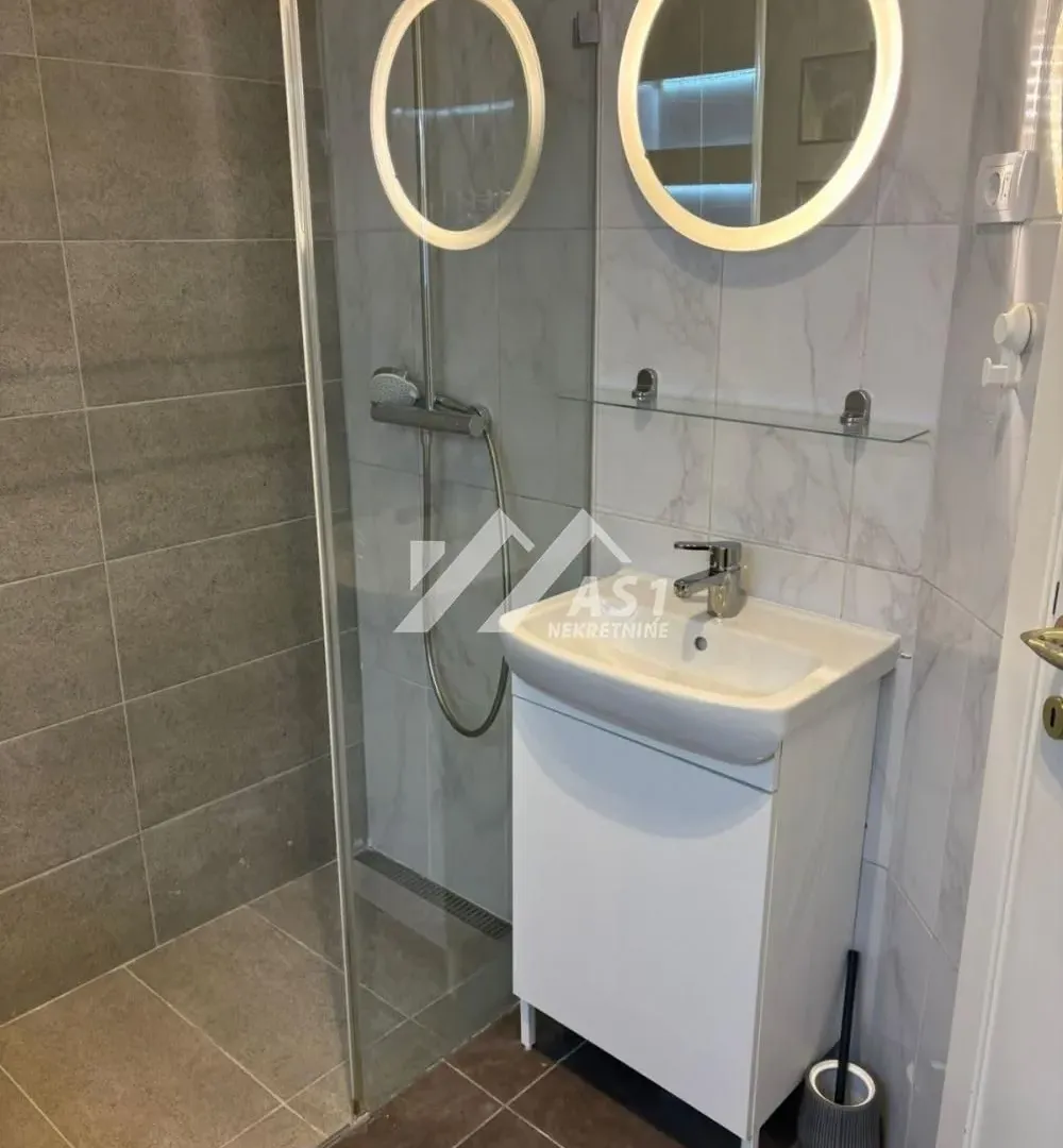 Izdavanje, trosoban stan, 70m², Grbavica, Novi Sad Sve Podlokacije